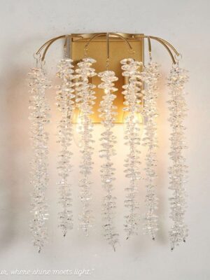 ابليك كريستال شلال بتصميم فاخر يضيف بريقًا وأناقة لأي غرفة. لمسة ديكور راقية تمنح الإضاءة جمالًا لا مثيل له.