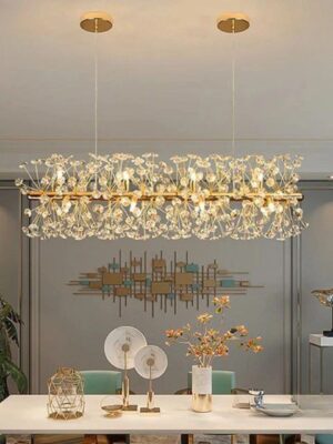 ✨ أضف لمسة فاخرة وعصرية لمنزلك مع الثريا الكريستالية الخطية العصرية من Shahnour. بتشطيب ذهبي فاخر و12 قاعدة لمصابيح G9، توفر إضاءة دافئة (3500K) مثالية لغرف الطعام والمجالس والديكورات العصرية. تصميم أنيق يضفي فخامة ورقي على أي مساحة، مع توزيع إضاءة متوازن ومريح للعين.