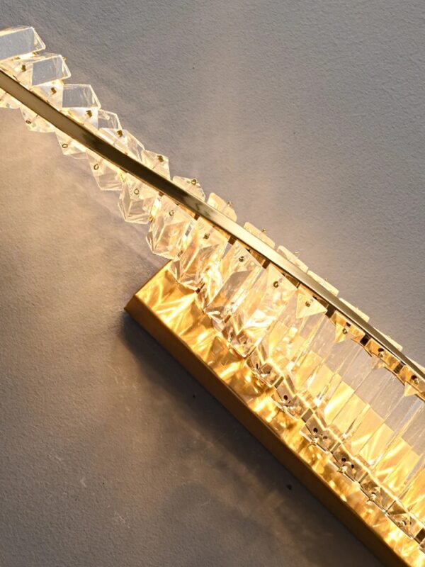 أبليك جداري كريستالي ملتف