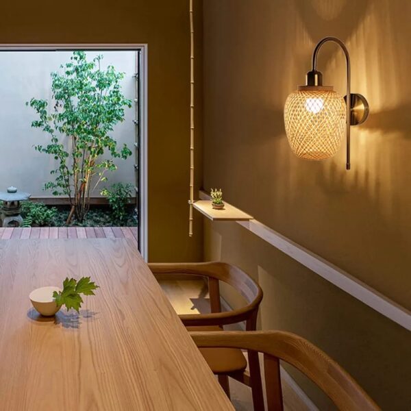 "مصباح جداري من الخيزران الطبيعي – تصميم بوهيمي فاخر"
